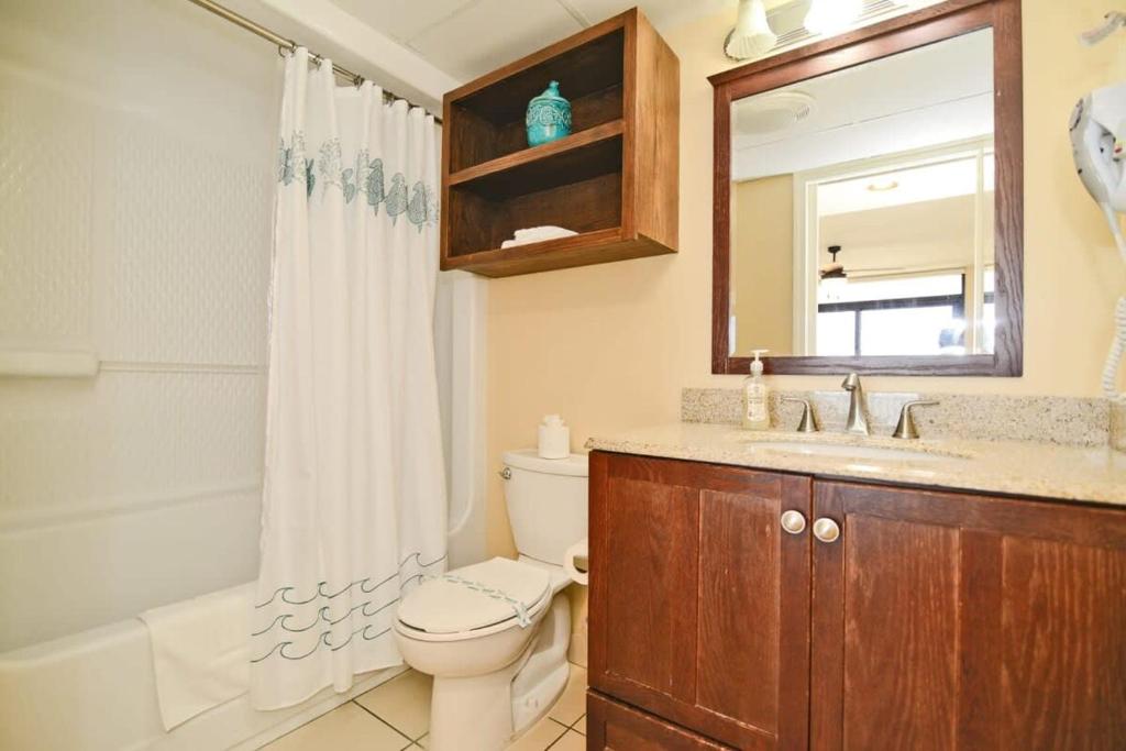 Un baño de Paradise Ocean View at Top Resort w Lazy River