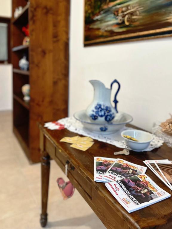a table with a tea pot on top of it at San Pantaleone Appartamento Salento in Martignano