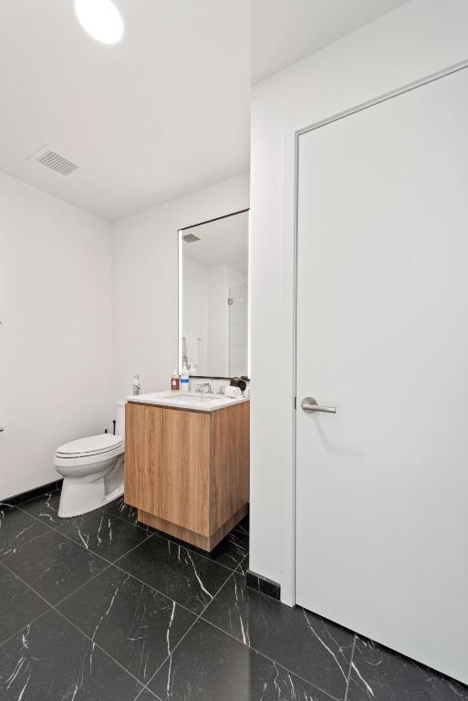 Lux Apts with Lake Views and Top Amenities photo
