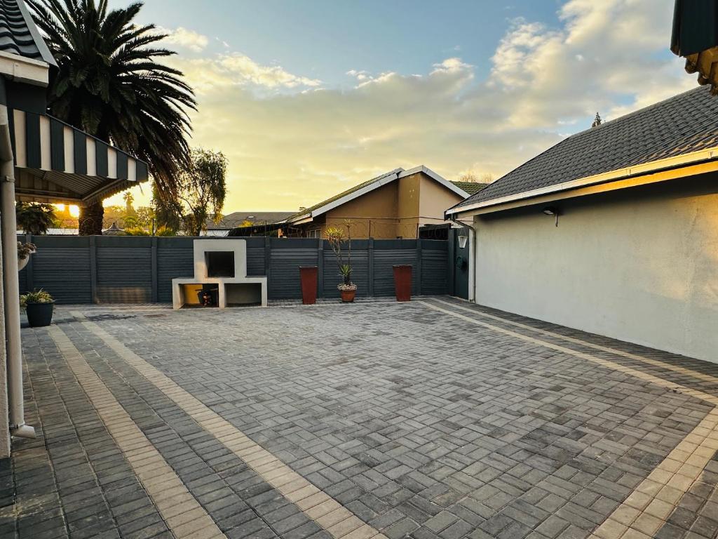 Το κτήριο όπου στεγάζεται  η παραθεριστική κατοικία