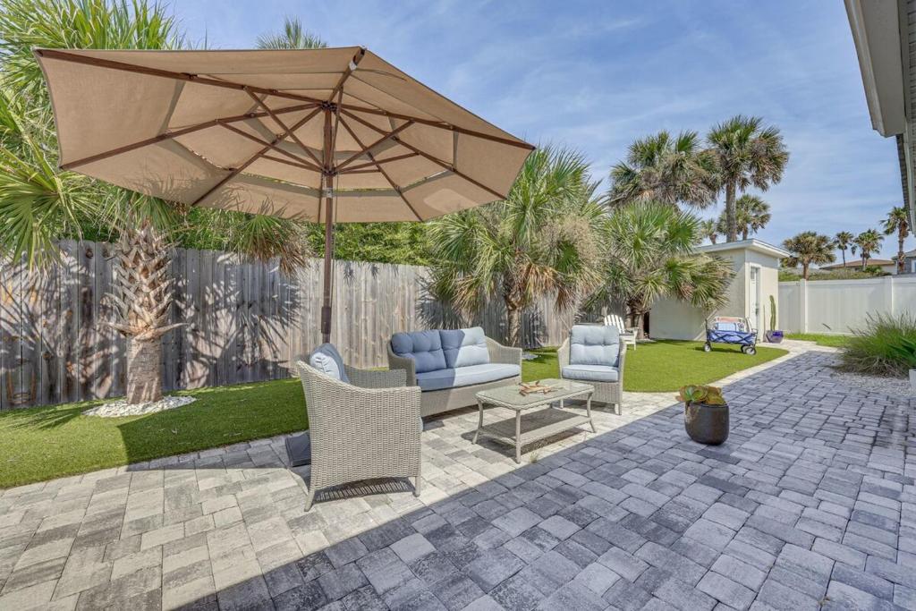 Fotografie z fotogalerie ubytování Beach Cottage, Steps to Sand, 3BR, King, Office, Parking, Backyard v destinaci Jacksonville Beach