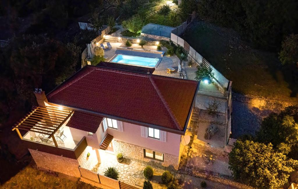 Hồ bơi trong/gần Gorgeous Home In Pokrovnik With Wifi