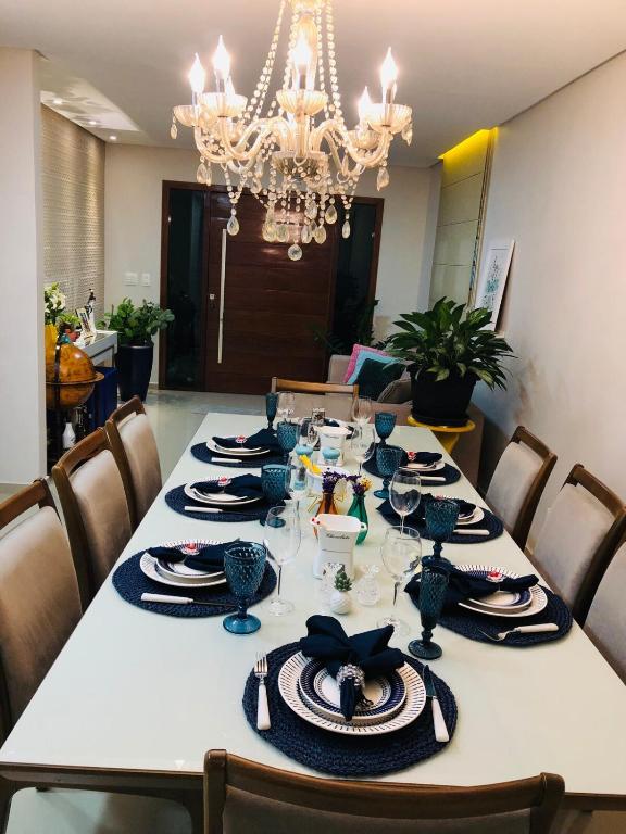 a dining room table with plates and wine glasses at Linda casa - 03 quartos - perto do centro in Garanhuns
