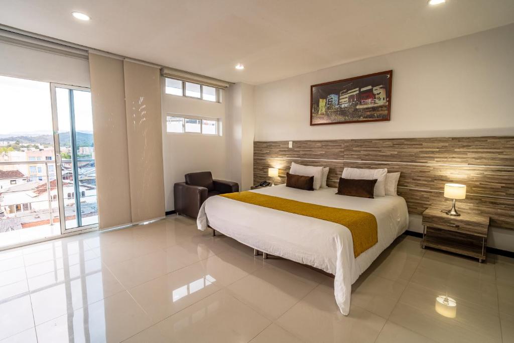 Postel nebo postele na pokoji v ubytování Hotel San Martin Popayan