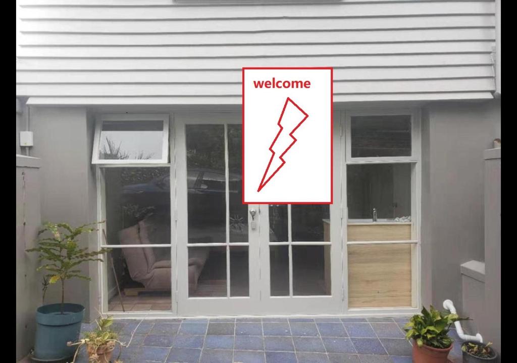 1 Queen Bed and 1 Sofa Bed, Serviced Studio B - Resim 11