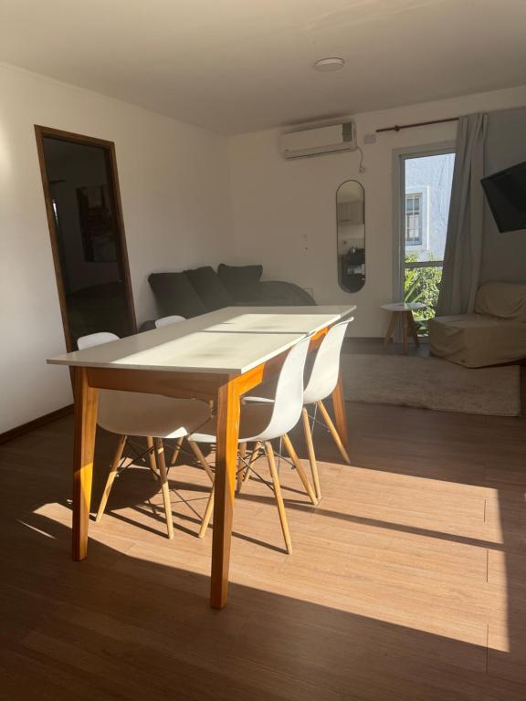 Χώρος καθιστικού στο Hermoso departamento