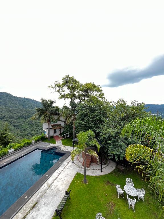 an aerial view of a house with a swimming pool at Finca del Valle in Valle de Bravo