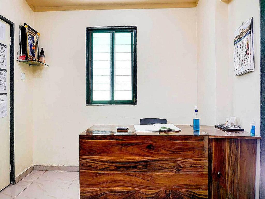 TV a/nebo společenská místnost v ubytování Hotel O Gaurav Lodge