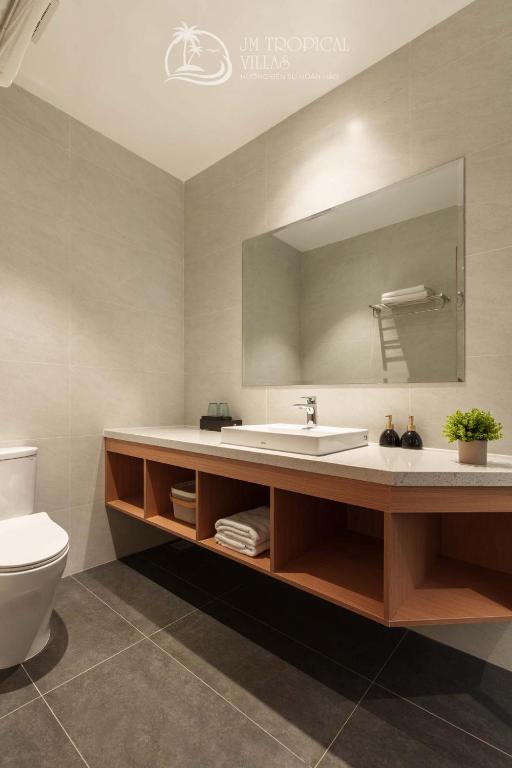 Biệt Thự Nhìn Ra Vườn