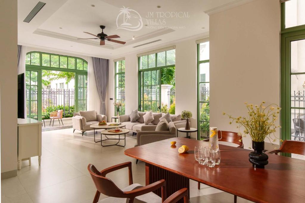 Biệt Thự Nhìn Ra Vườn