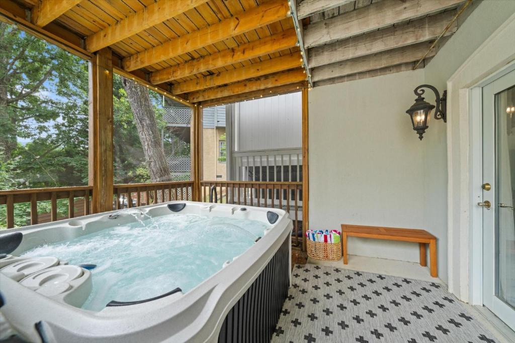 Grundriss der Unterkunft Relax at Forge Chalet Tranquil Retreat Near Attractions