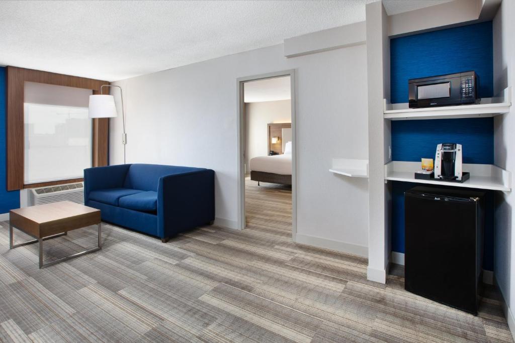 Holiday Inn Express Nashville-Downtown - Broadway, an IHG Hotel - 
