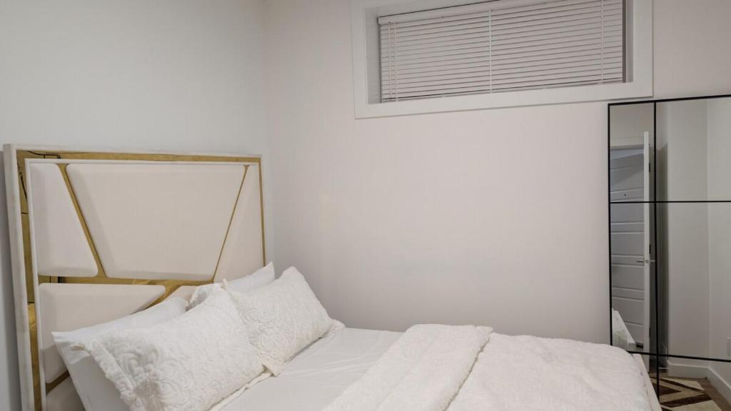 Cozy 2-Bedroom Basement Suite Just Minutes from the Airport photo
