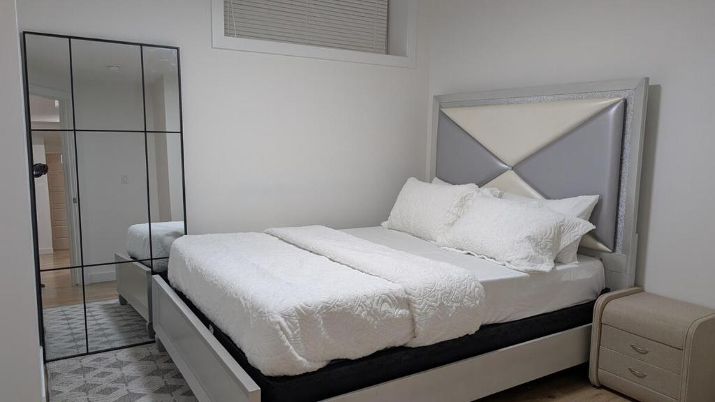 Cozy 2-Bedroom Basement Suite Just Minutes from the Airport photo
