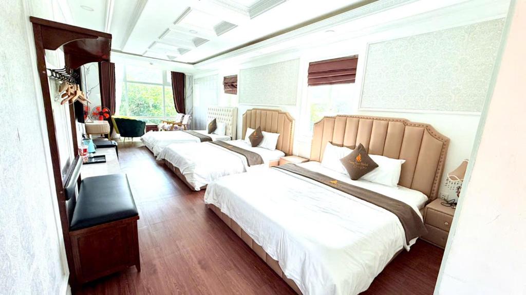 Postel nebo postele na pokoji v ubytování BÔNG SEN HOTEL CÔN ĐẢO