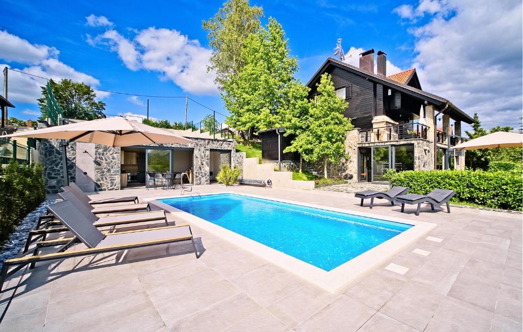 a swimming pool in a yard with a house at 3 Bedroom Cozy Home In Karlovac in Karlovac