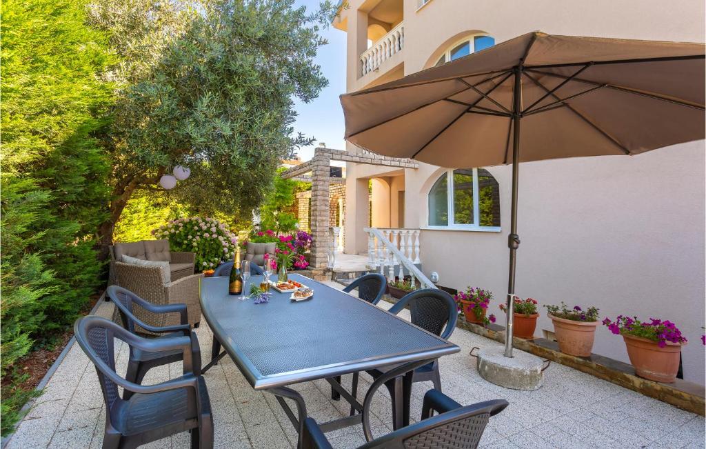 Cozy Apartment In Malinska With Wifi