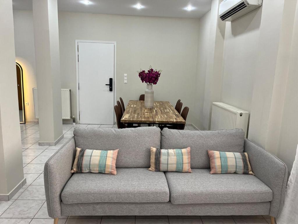 Residence for 6 persons in centre of Loutraki & 300 meters from the beach!