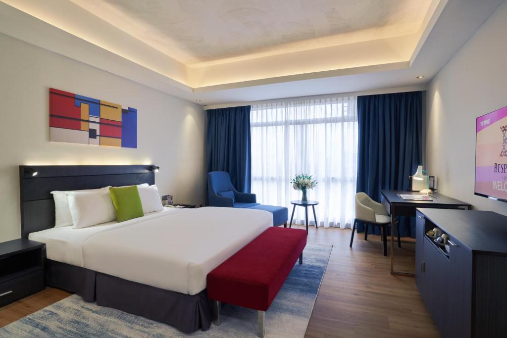 Postel nebo postele na pokoji v ubytování Bespoke Hotel Puchong