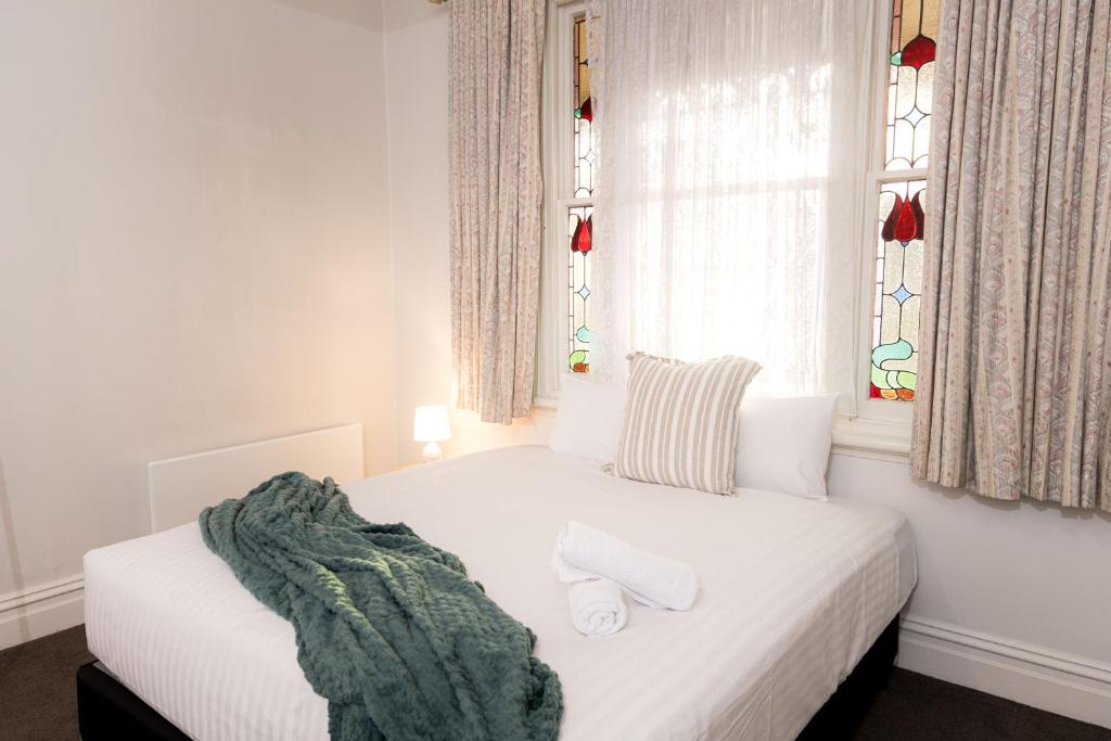 Katil atau katil-katil dalam bilik di Bendigo Signature Accommodation on Barnard