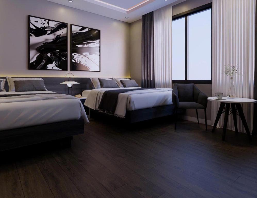 Giường trong phòng chung tại SOL Center Hotel