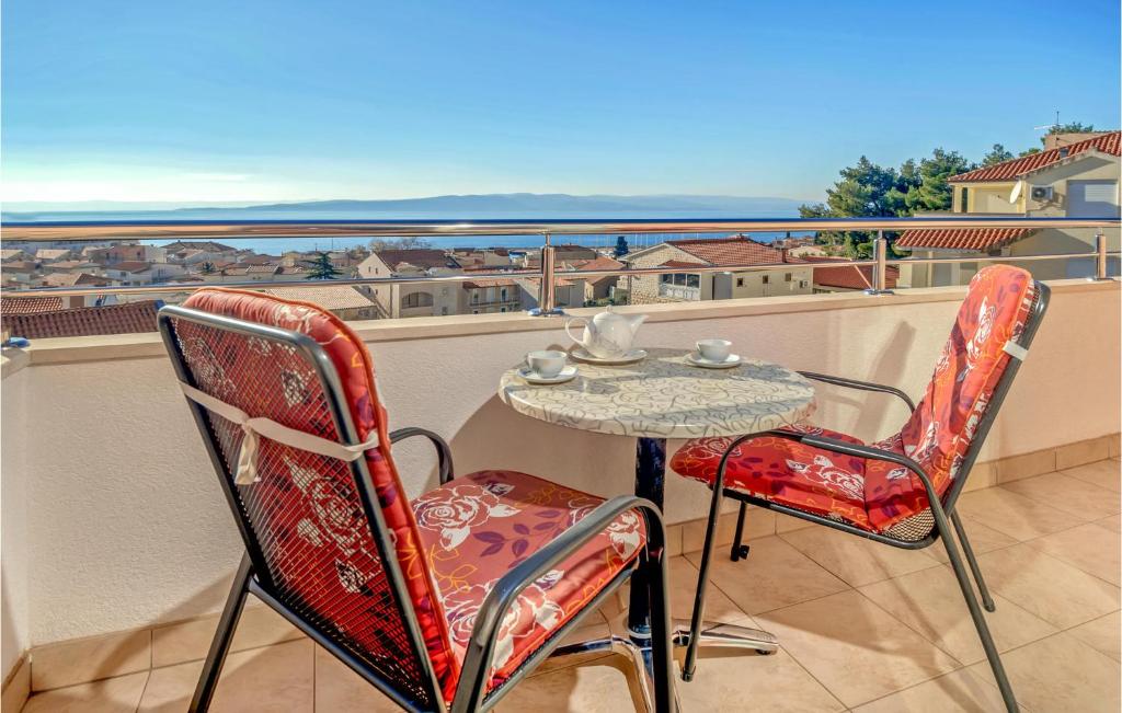 ระเบียงหรือลานระเบียงของ Amazing Apartment In Baska Voda