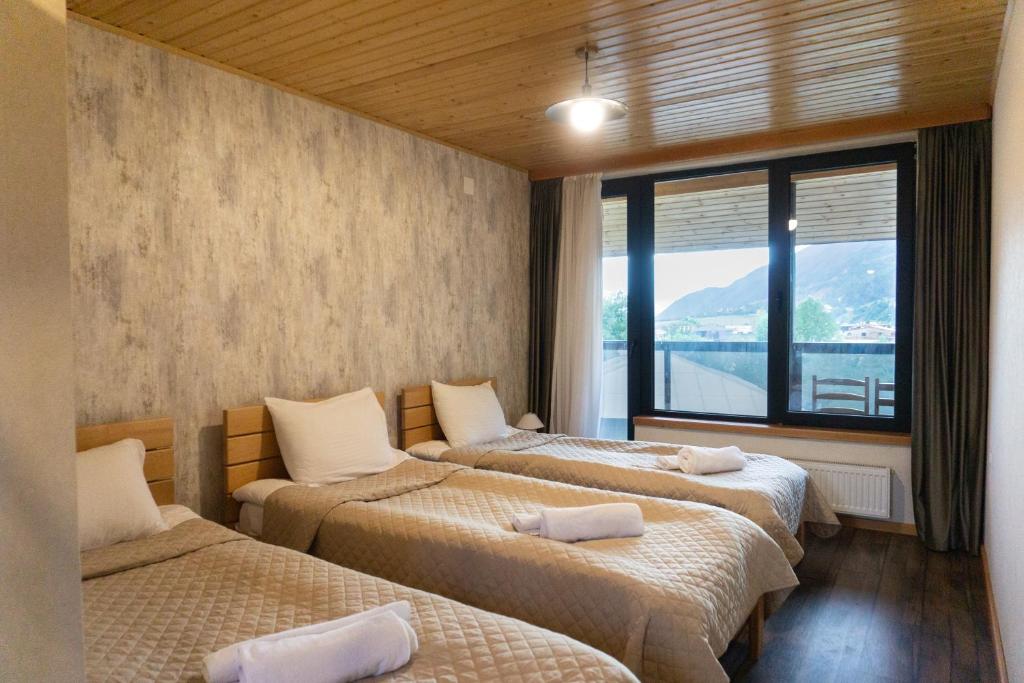 Postel nebo postele na pokoji v ubytování Lastili Inn Hotel