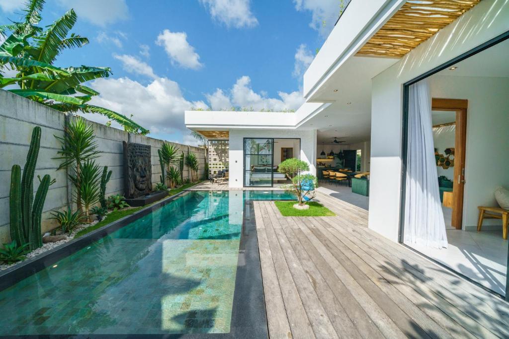 a swimming pool in the backyard of a house at Stylish 2bedroom Villa Canggu Padonan in Kerobokan
