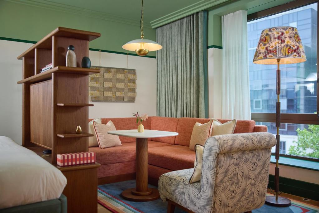 The July - London Victoria - Resim 29