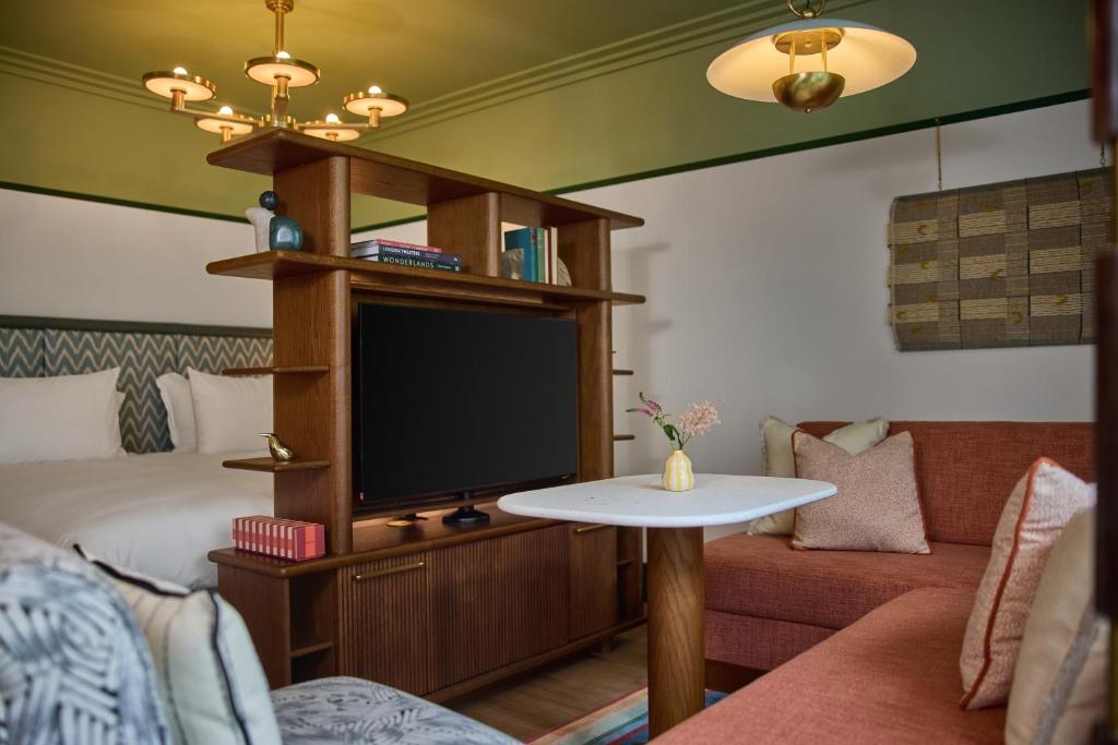 The July - London Victoria - Resim 24