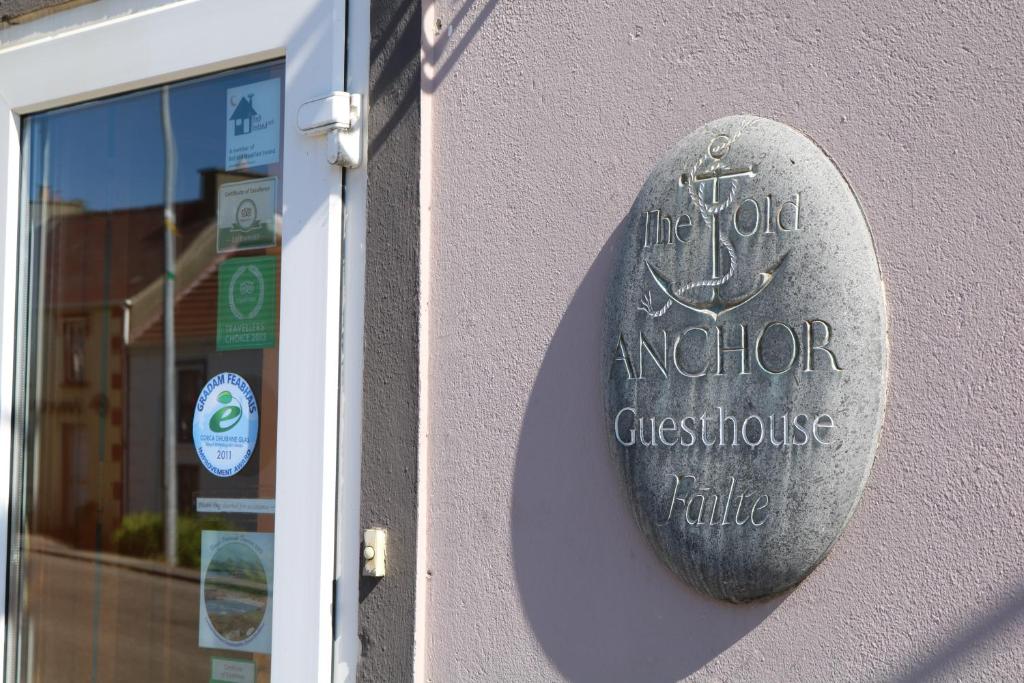 Majutusasutuses The Old Anchor B&B Annascaul olev sertifikaat, autasu, silt või muu dokument