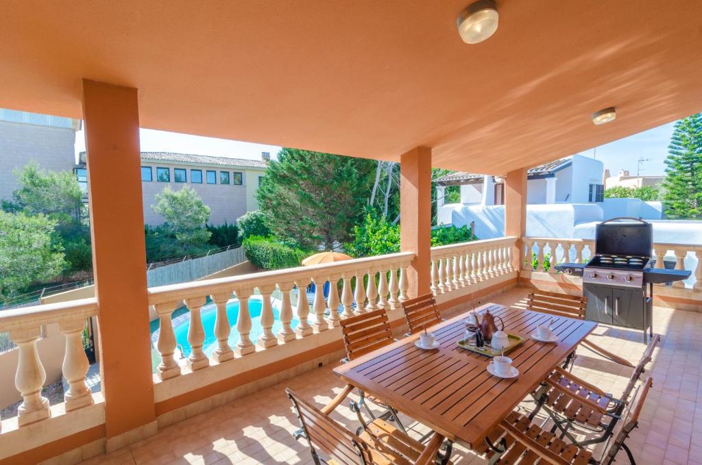 Sa Coma (Llampúdol) - Vier Slaapkamers Villa