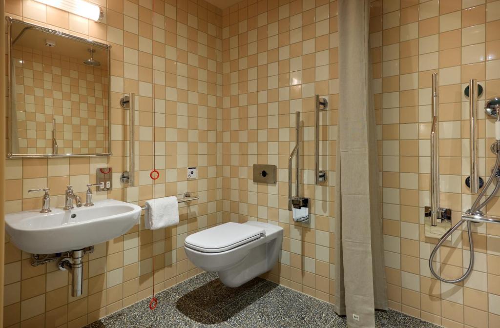 The July - London Victoria - Resim 39