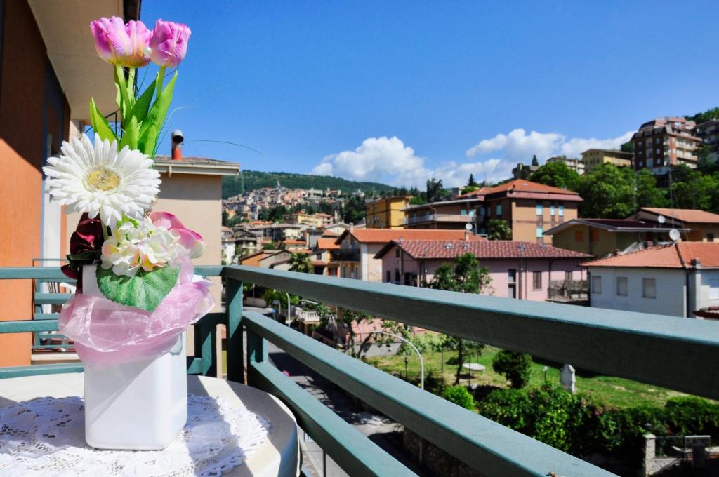 Nespecifikovaný výhled na hory nebo výhled na hory při pohledu z hotelu