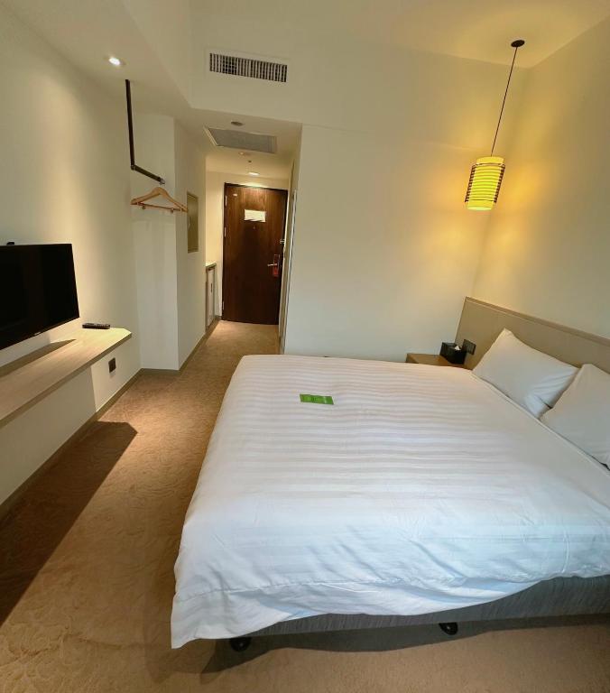 เตียงในห้องที่ Howard Civil Service International House