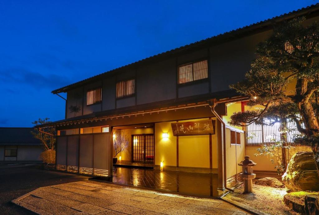 京丹后市碧翠御苑的前面有消防栓的建筑