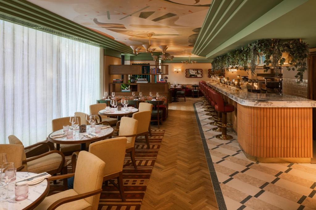 The July - London Victoria - Resim 6