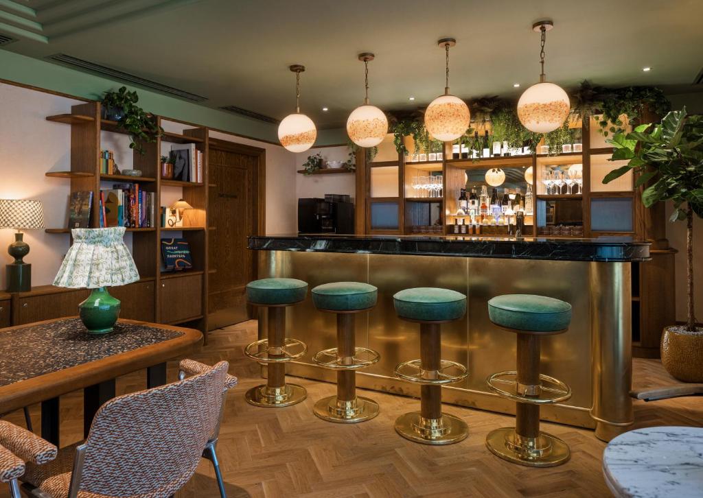 The July - London Victoria - Resim 30