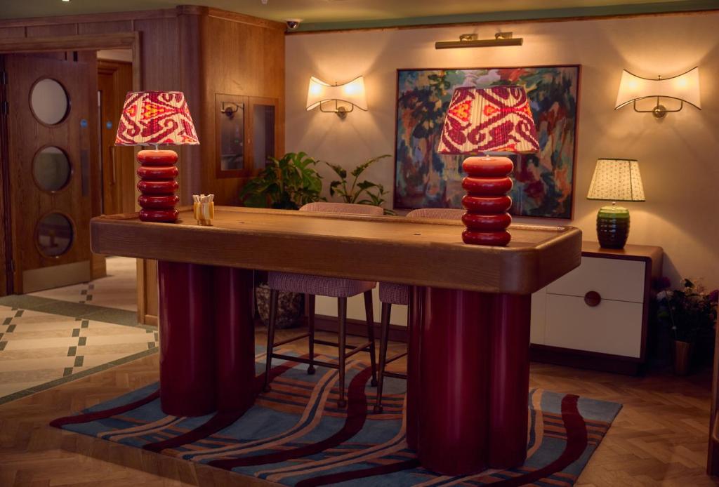 The July - London Victoria - Resim 20