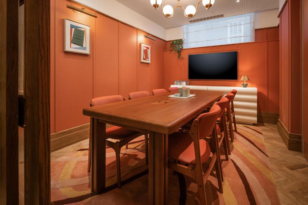 The July - London Victoria - Resim 45