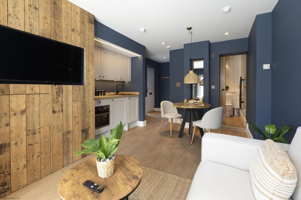 Η κουζίνα ή μικρή κουζίνα στο Bell House Oxford - The Chalet