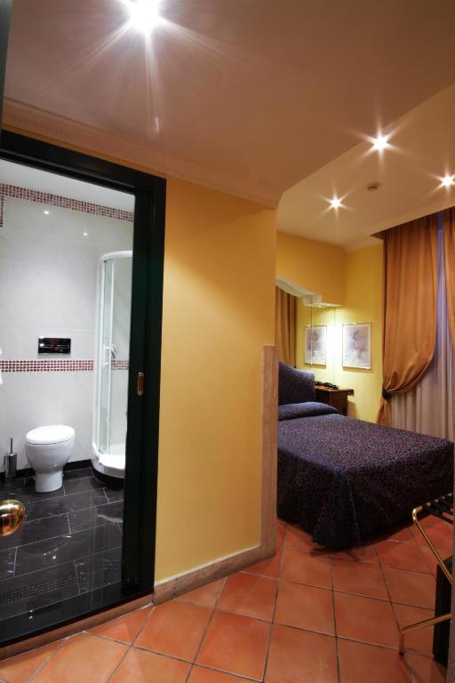 Cama ou camas em um quarto em Hotel Canova