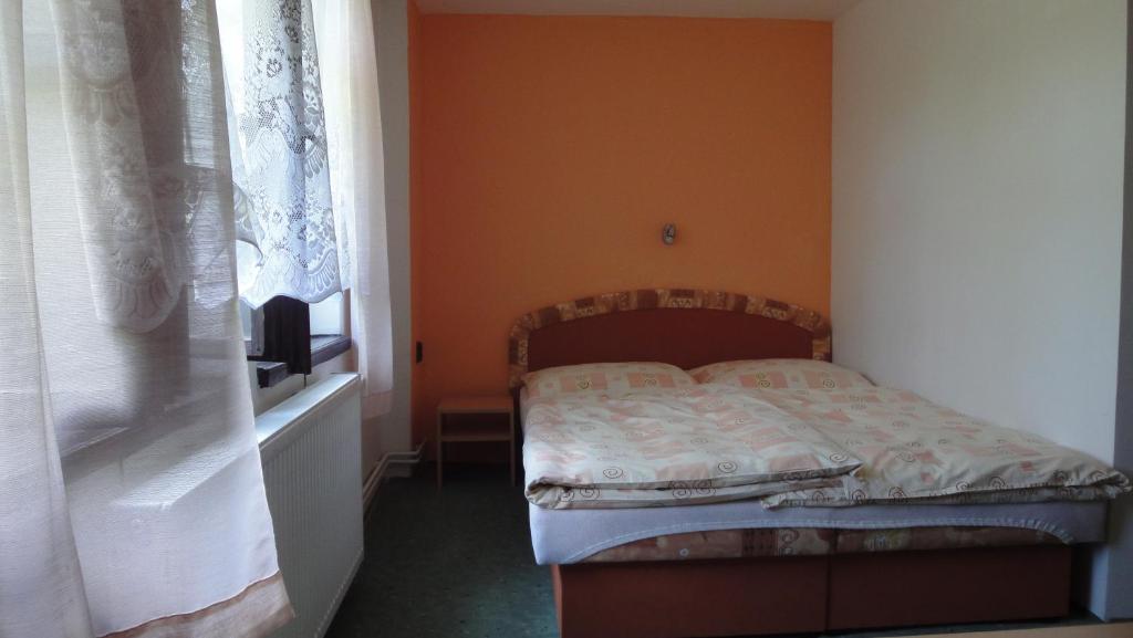 Postel nebo postele na pokoji v ubytování Hotel Hubert