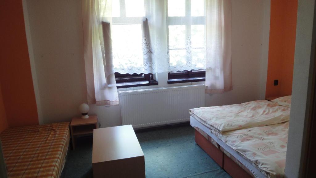 Postel nebo postele na pokoji v ubytování Hotel Hubert