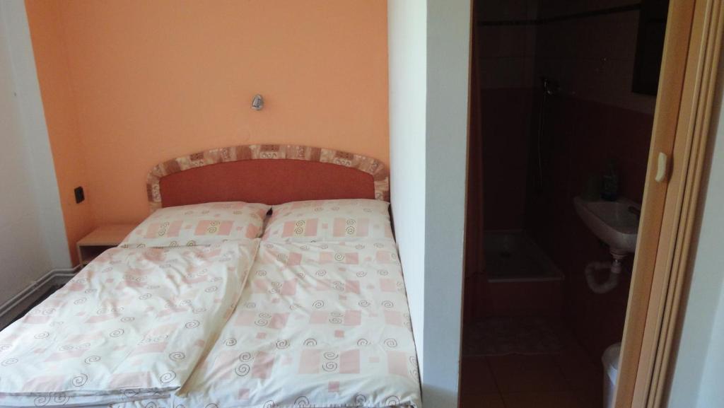 Postel nebo postele na pokoji v ubytování Hotel Hubert