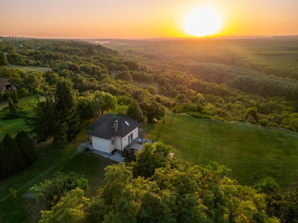 Hilltop House. - Housity