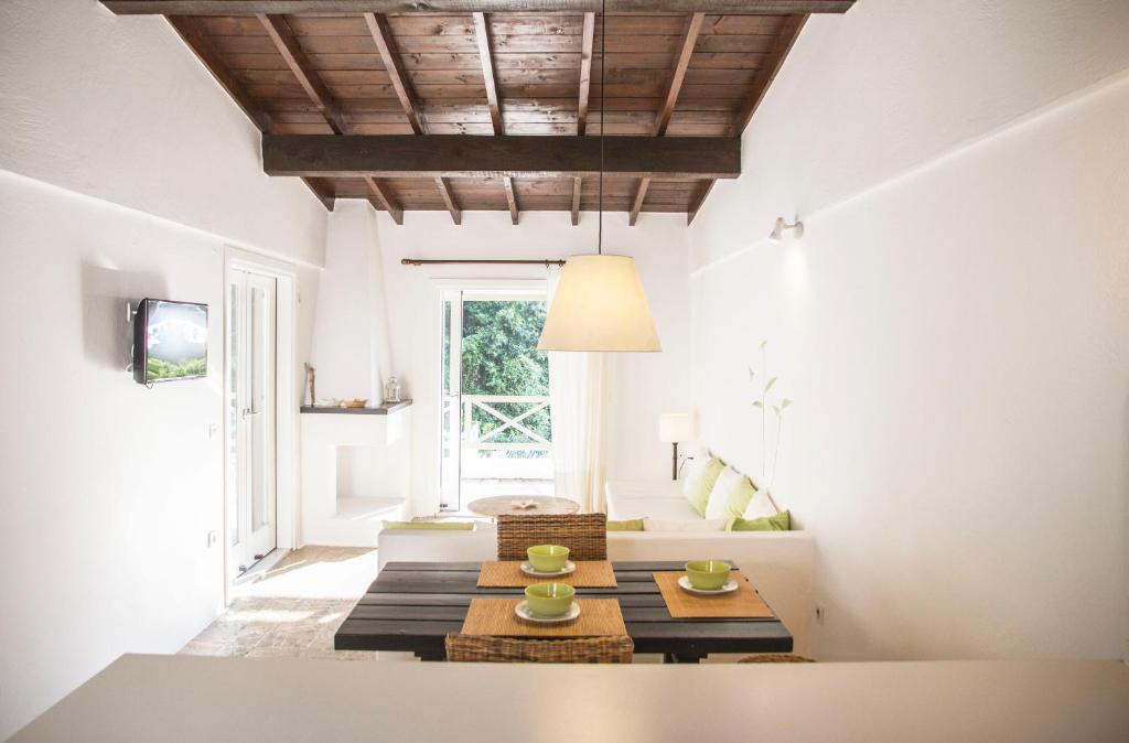 Skiathos Holidays Suites & Villas - 
