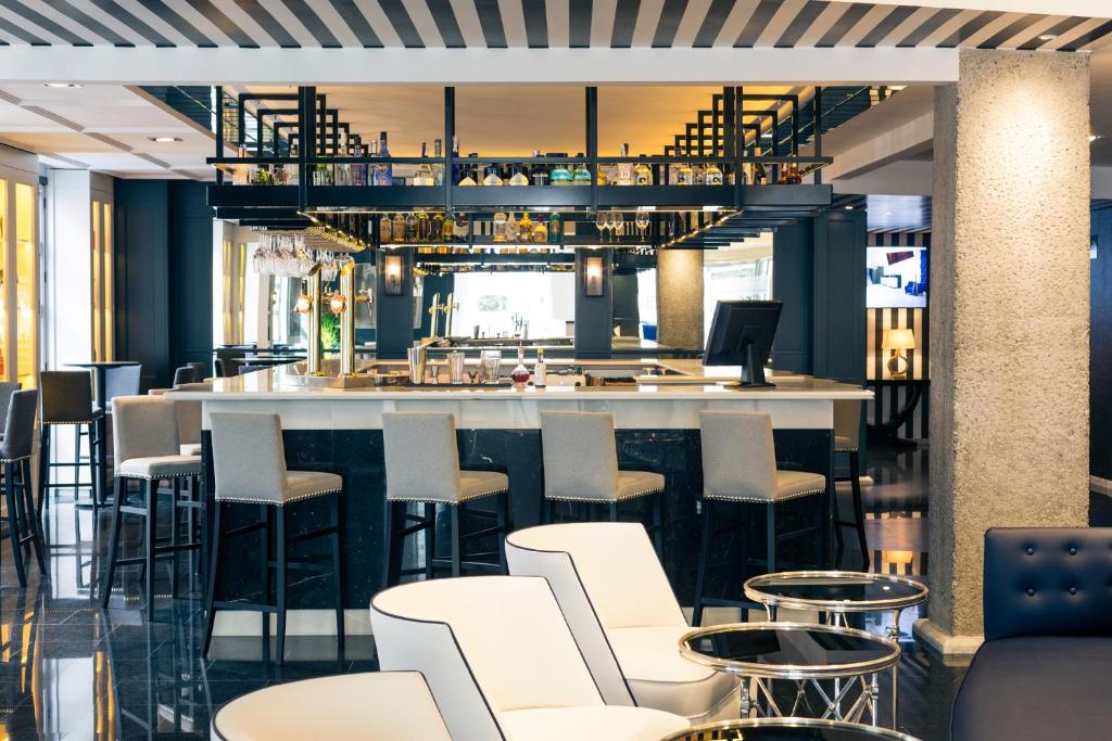 Posezení v ubytování Hotel Mercure Jardines de Albia