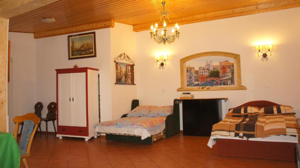 a bedroom with two beds and a chandelier at Canal Grande in Stronie Śląskie