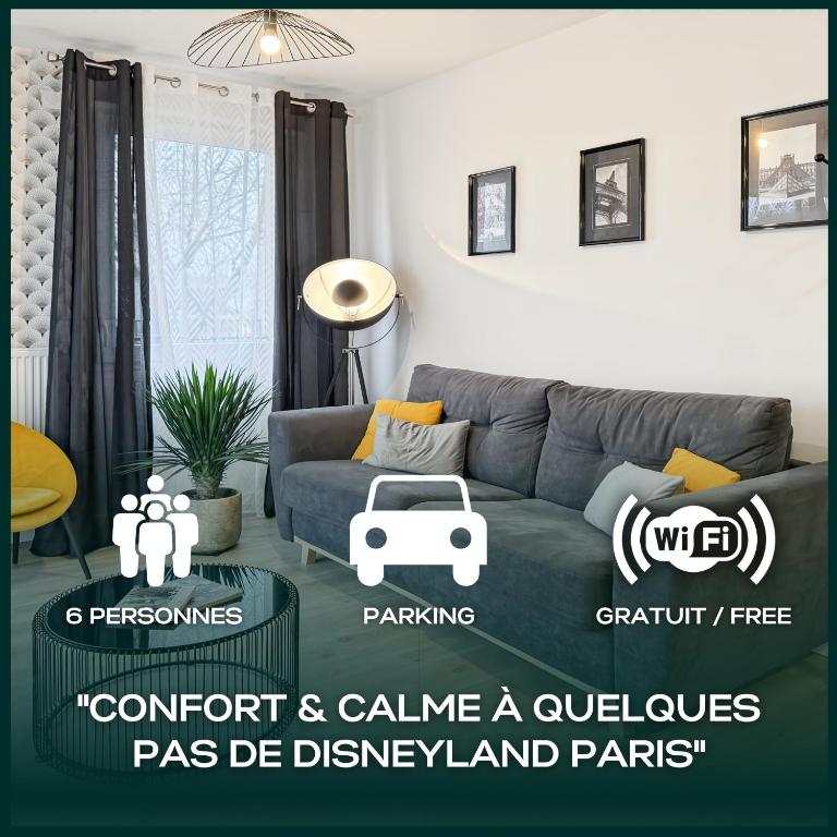 - un salon avec un canapé et une voiture dans l'établissement Bicheret 5 - Sublime appartement pour 8 à Disneyland Paris, à Chessy